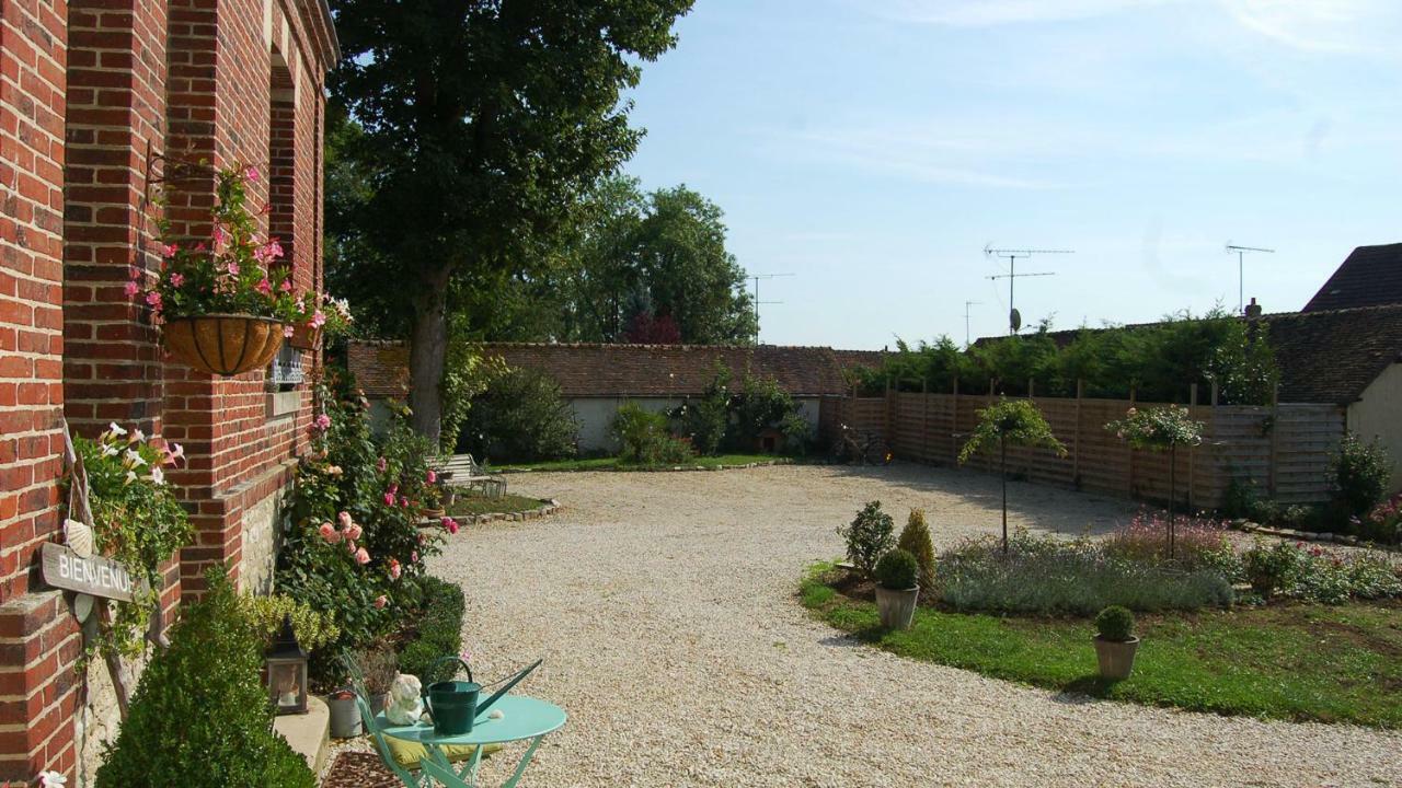 Bed and Breakfast Le Manoir Du Menillet Bornel Esterno foto